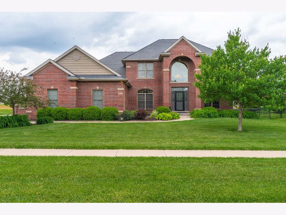 Homes & Condos & Townhomes Sold Eagle View Estates Bloomington Illinois, 2212 Riverwoods