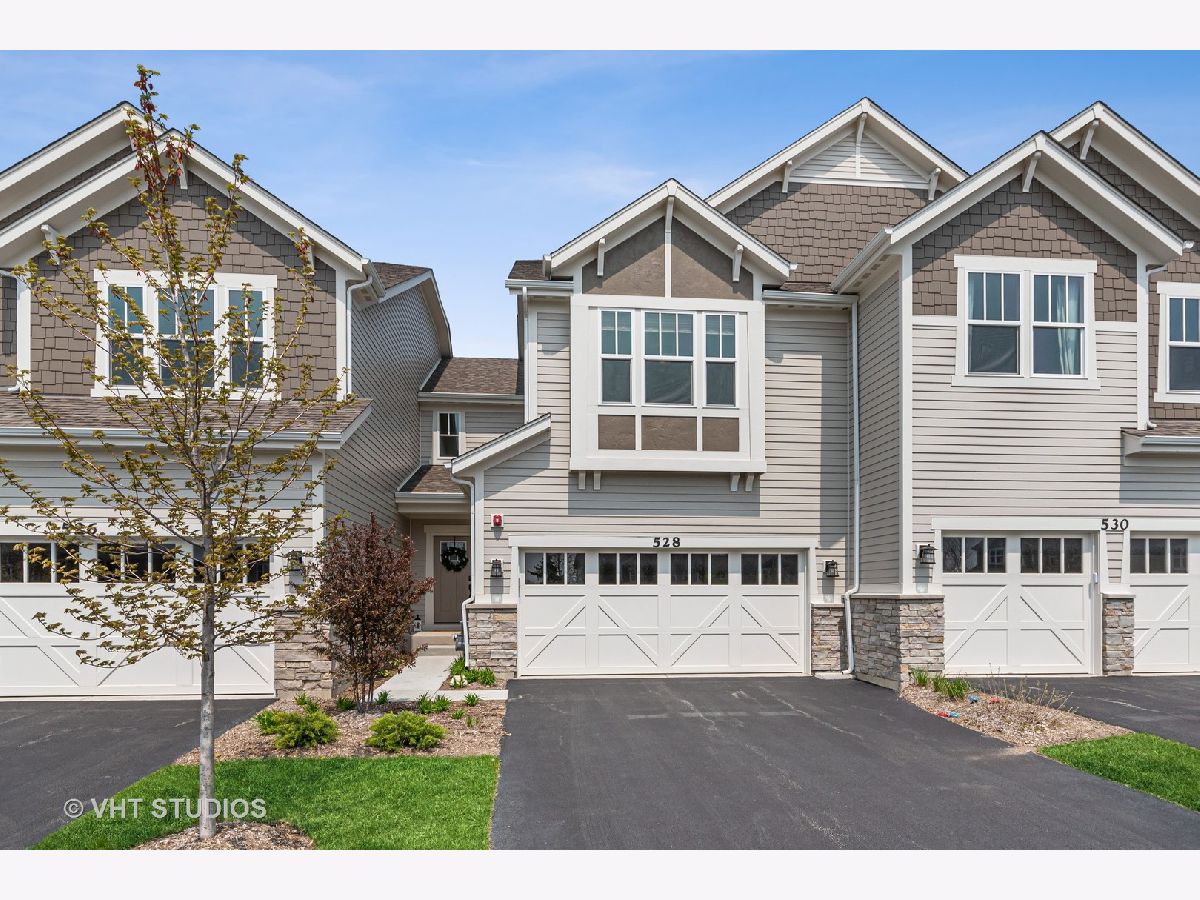 Condos & Townhomes Sold Brentwood Barrington Illinois, 528 Peterson
