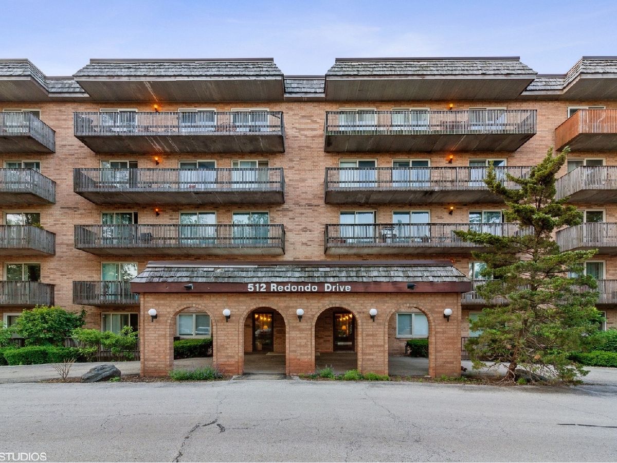 Lake In The Woods Downers Grove IL, Condominiums & Homes For Sale & For