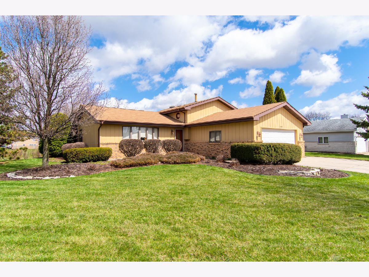 Homes Sold Crest Acres Crest Hill Illinois, 2352 Ardaugh