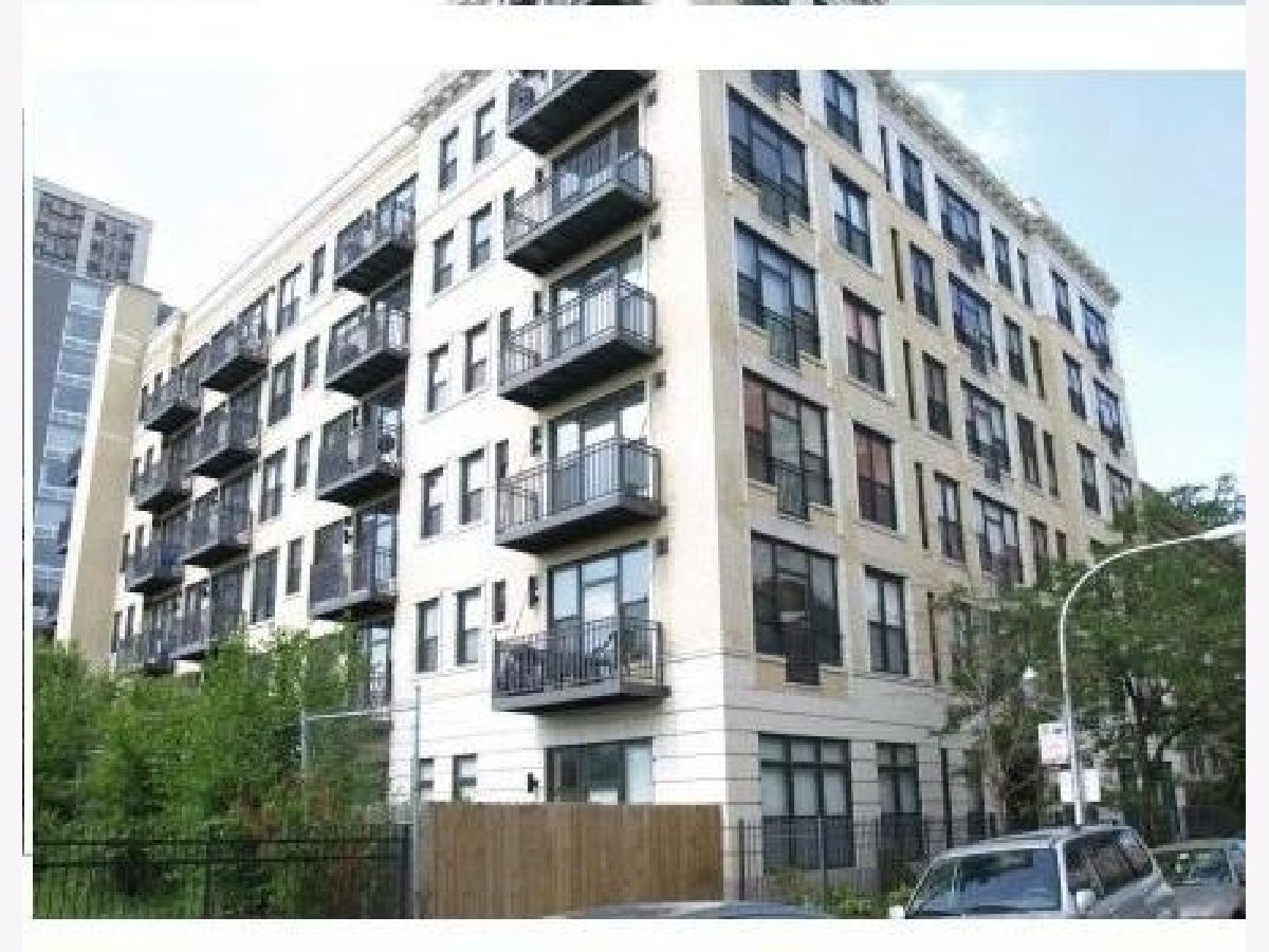 Condominiums Rented Eastwood By The Lake Chicago Illinois, 811 Eastwood