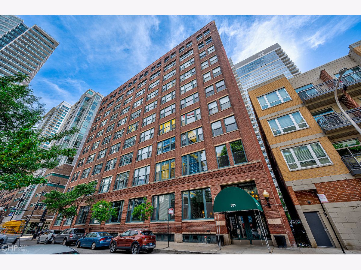 Condominiums Sold Paper Place Lofts Chicago Illinois, 801 Wells