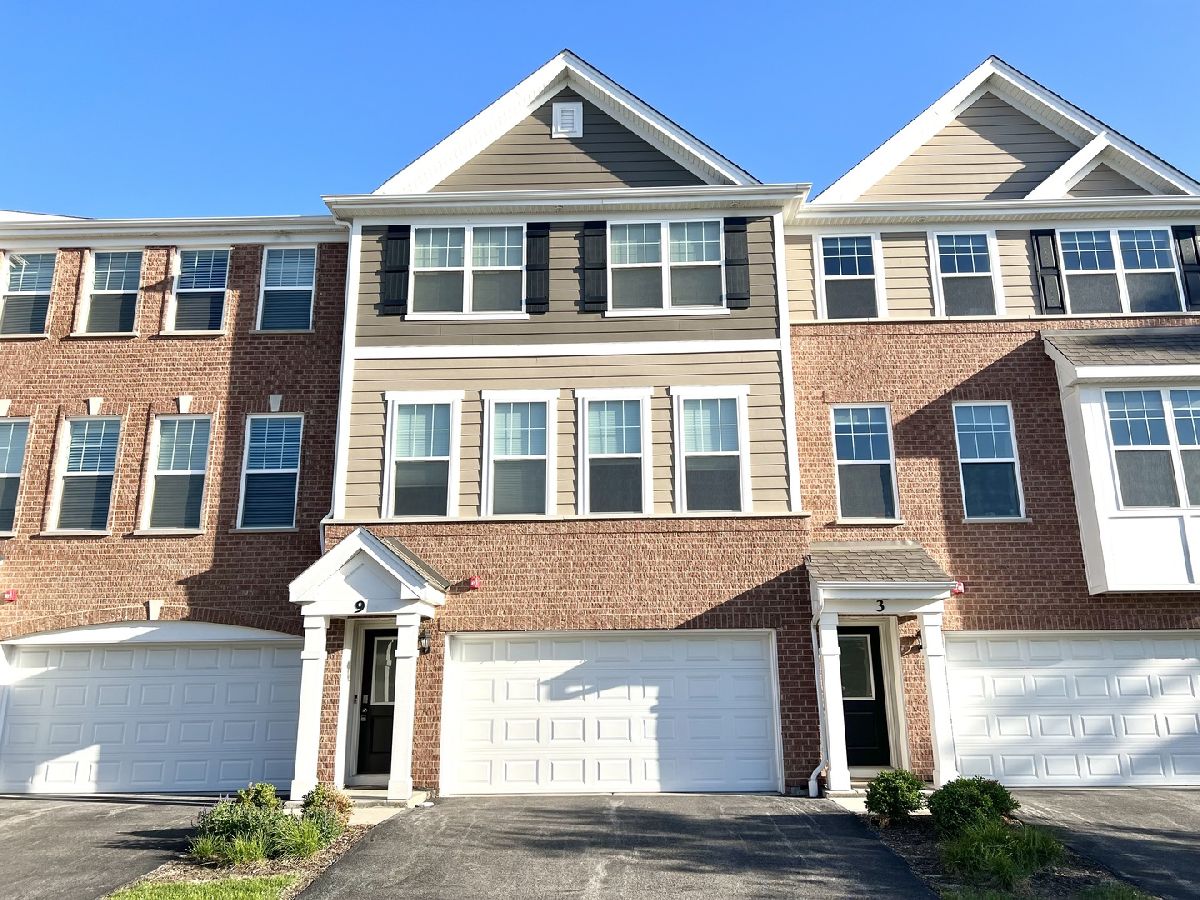 Condos & Townhomes Sold Wolf Crossing Wheeling Illinois, 9 Timber Wolf