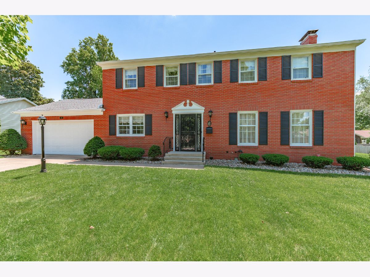 Homes & Condos & Townhomes Sold Fleetwood Bloomington Illinois, 209 Imperial