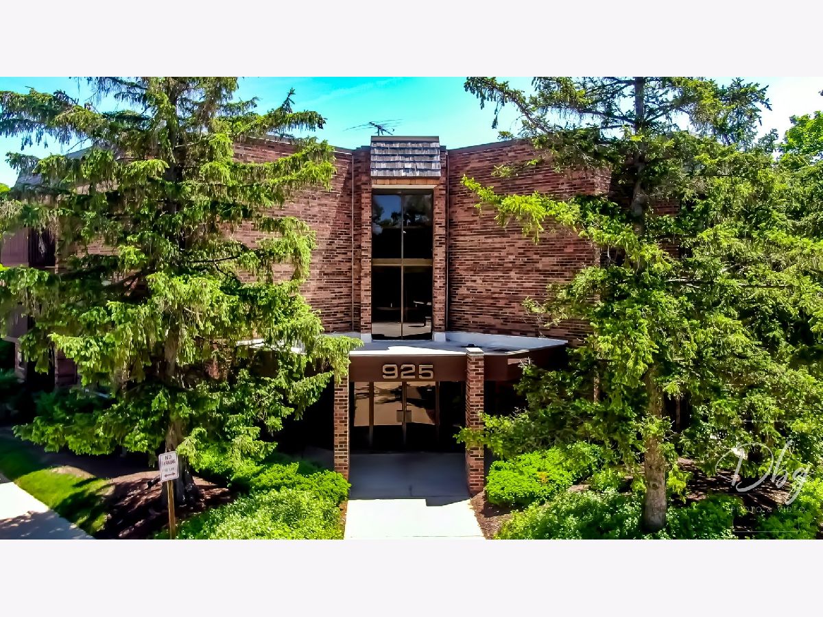 Pheasant Creek Northbrook IL, Condos & Townhomes For Sale & For Rent