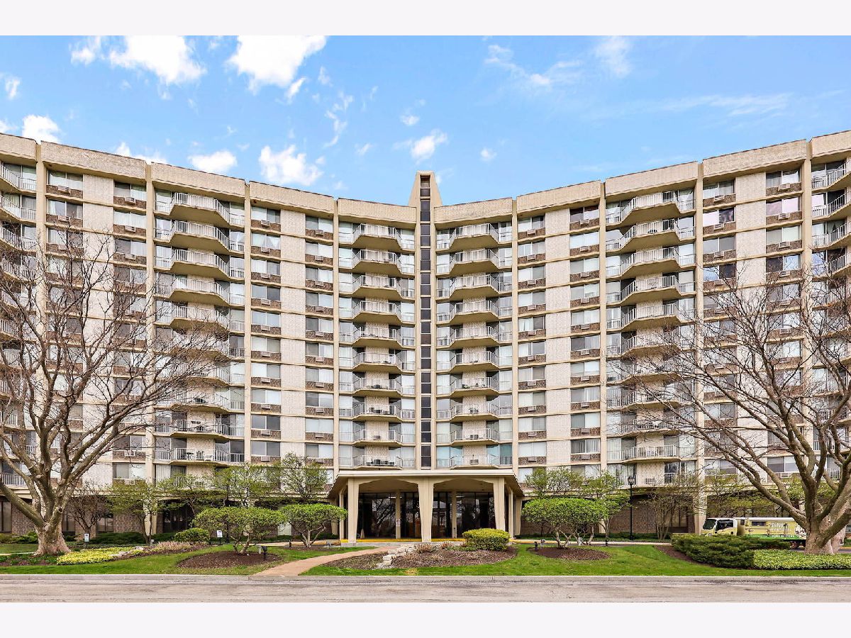 Oak Brook Towers Oak Brook IL, Condos & Townhomes For Sale & For Rent