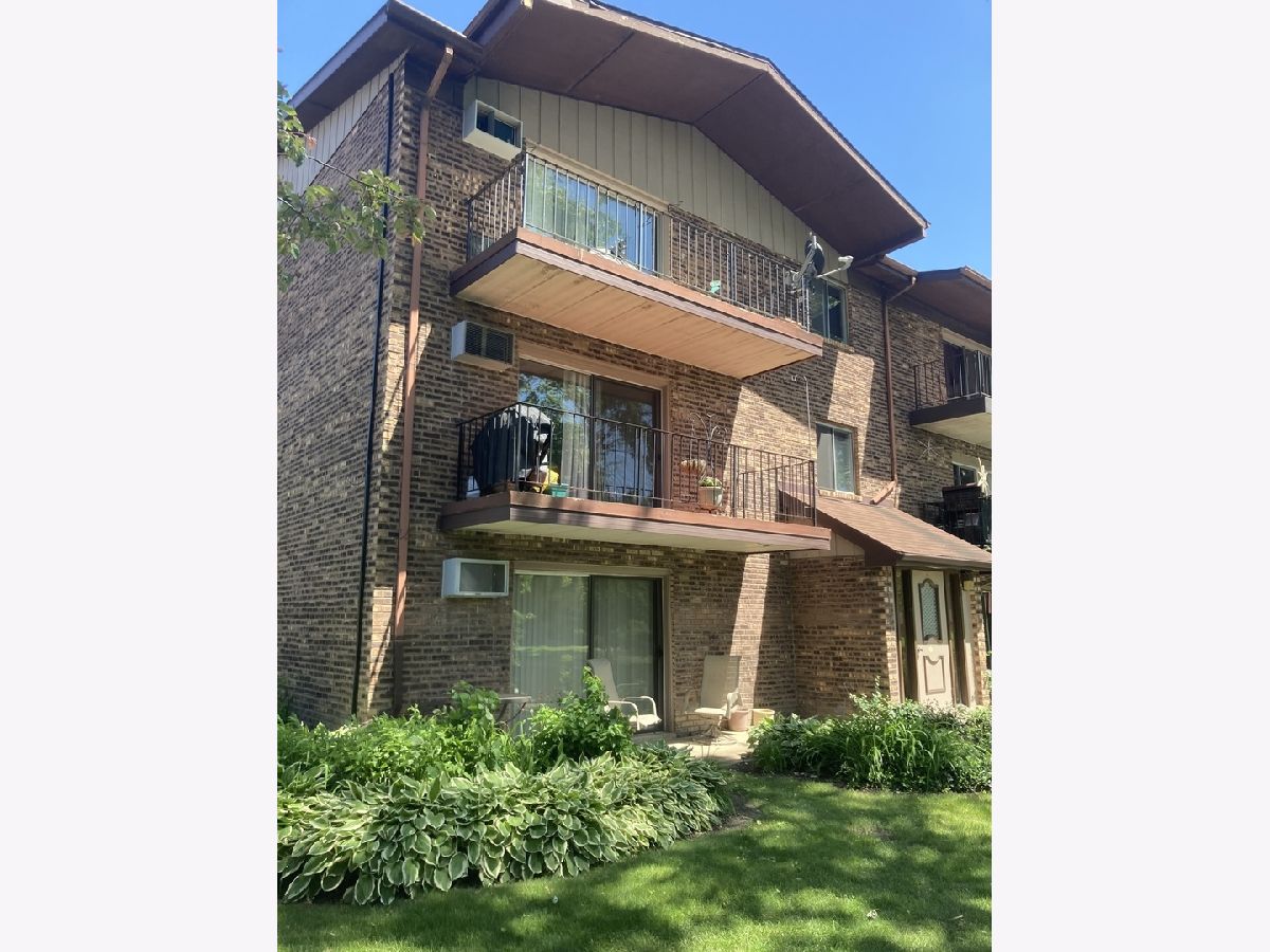 Condominiums Sold Waterbury Woodridge Illinois, 2461 Spring