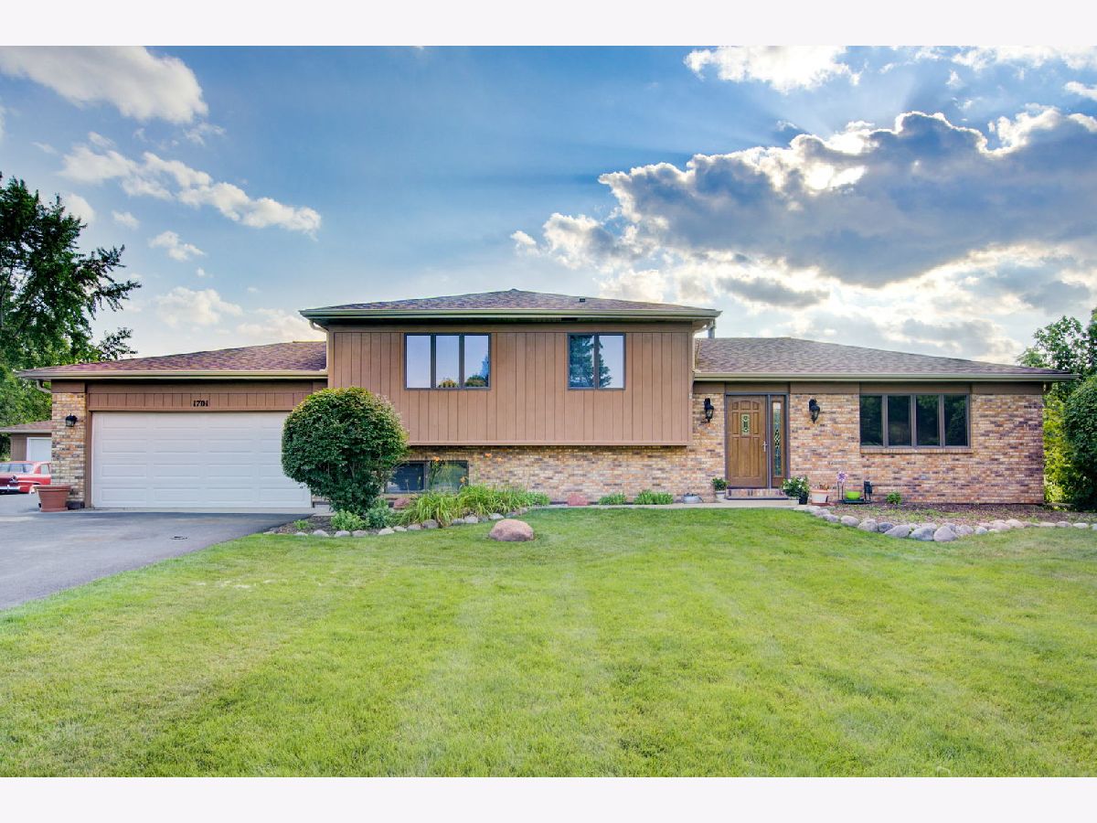Homes Sold Chapel Hill Oaks Mchenry Illinois, 1701 W Reiche