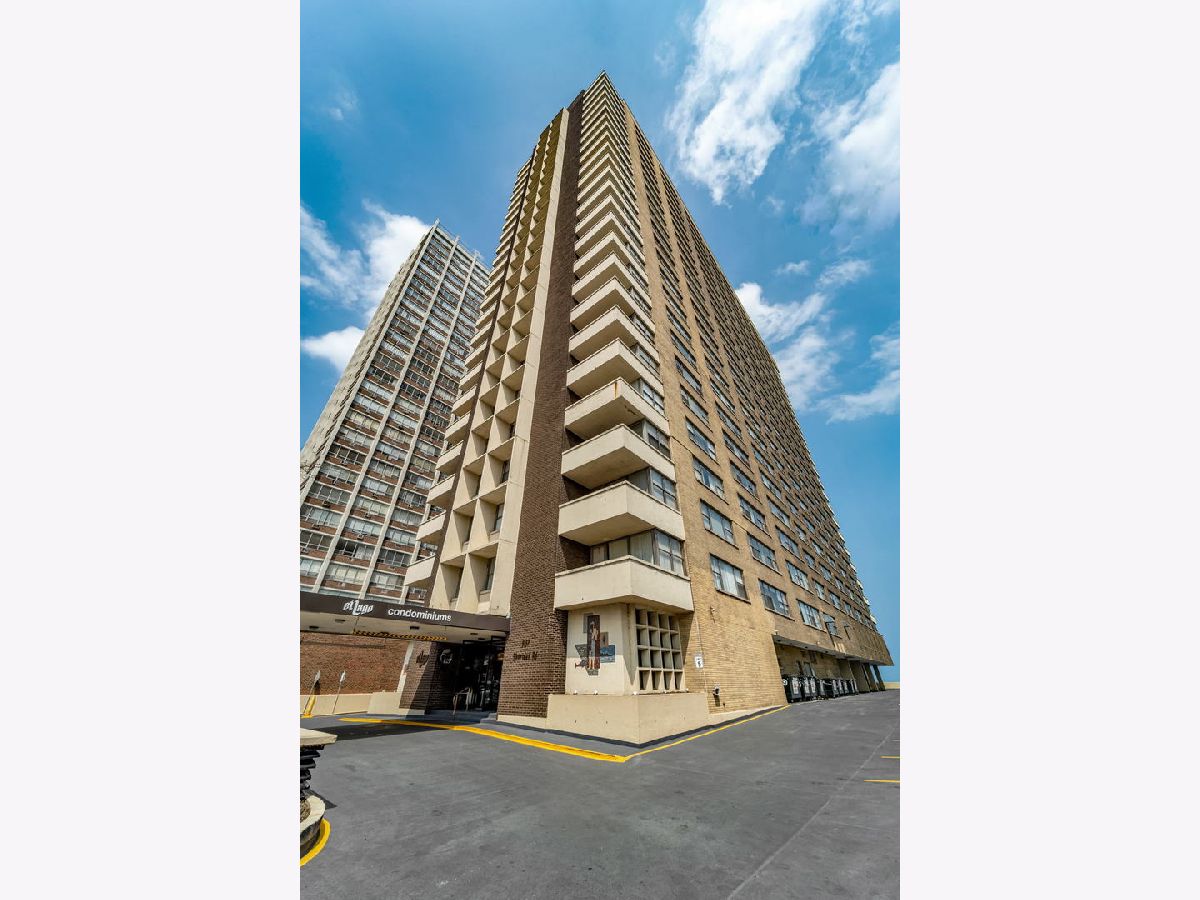 Condominiums Rented El Lago Chicago Illinois, 6157 Sheridan