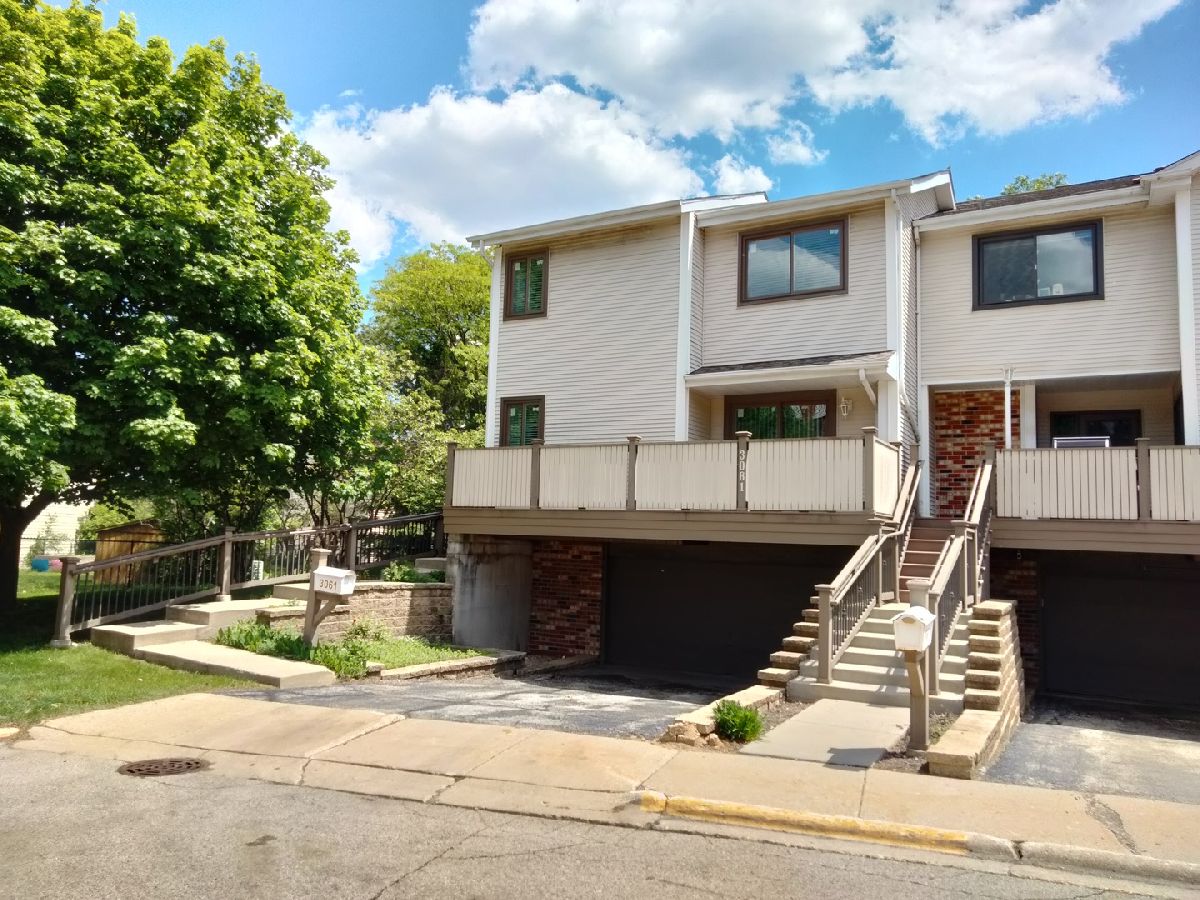 Condos & Townhomes Rented Pheasant Creek Northbrook Illinois, 3061 Pheasant Creek