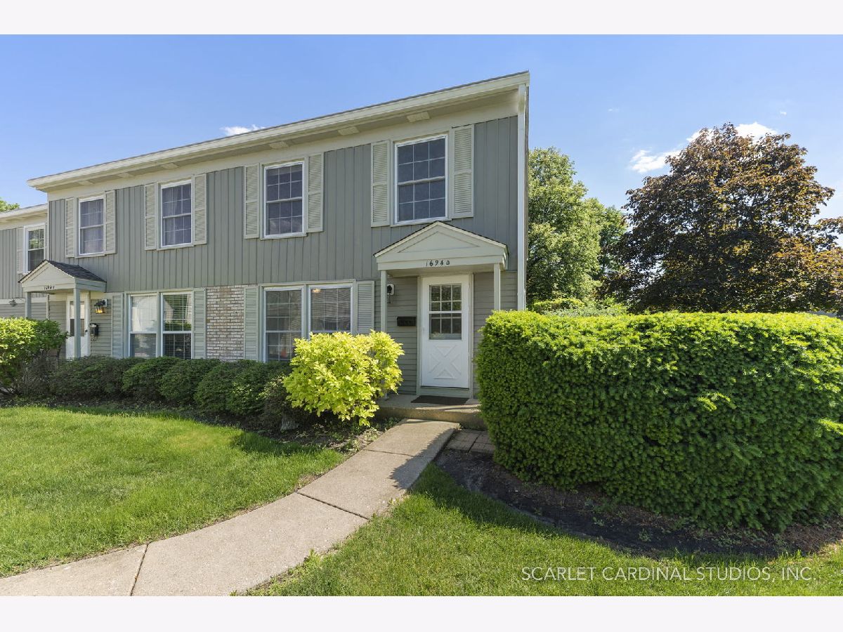 Townhomes & Condos Sold Heritage Lake Estates Wheaton Illinois, 1694 Valley Forge