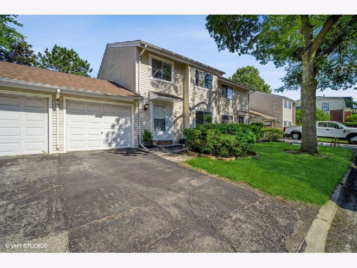 Townhomes & Condos Rented Hidden Creek Palatine Illinois, 1338 Shadow Lake