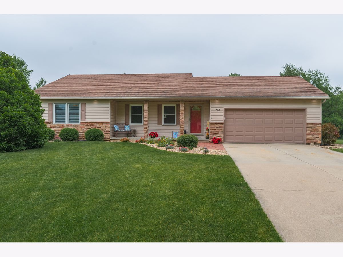 Homes Sold Royal Oaks Bloomington Illinois, 9376 Regal