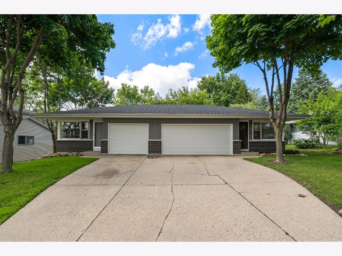 Homes & Condos & Townhomes Sold Lords Park Manor Elgin Illinois, 818-820 Jefferson