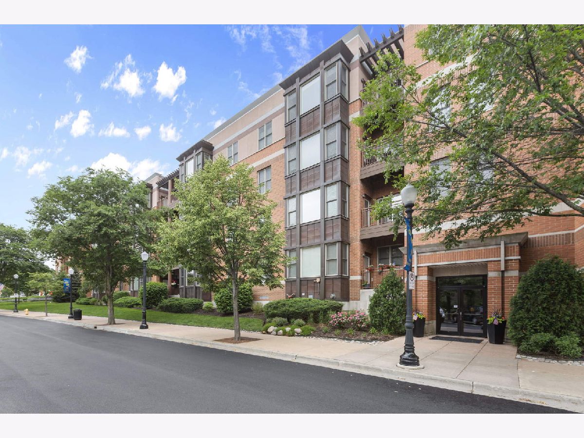 Condominiums Sold Acadia On The Green Downers Grove Illinois, 930 Curtiss