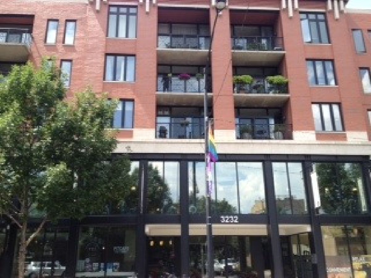 Condominiums Rented Plaza 32 Chicago Illinois, 3232 Halsted