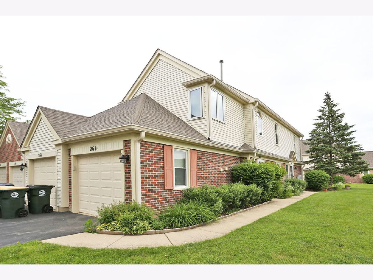 Townhomes & Condos Sold East Hamptons Elk Grove Village Illinois, 261 University