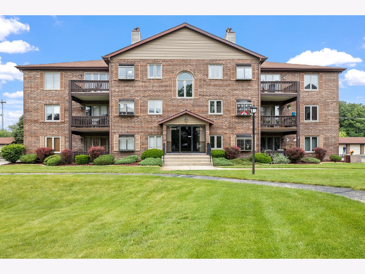 Condominiums Sold Ridgepointe Woods Tinley Park Illinois, 6413 Oak Forest