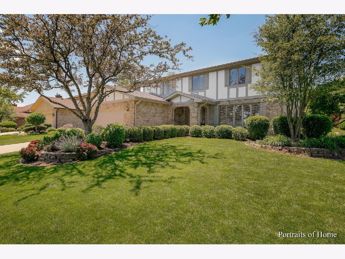 Townhomes & Homes Sold Sawmill Creek Darien Illinois, 8102 Oakley