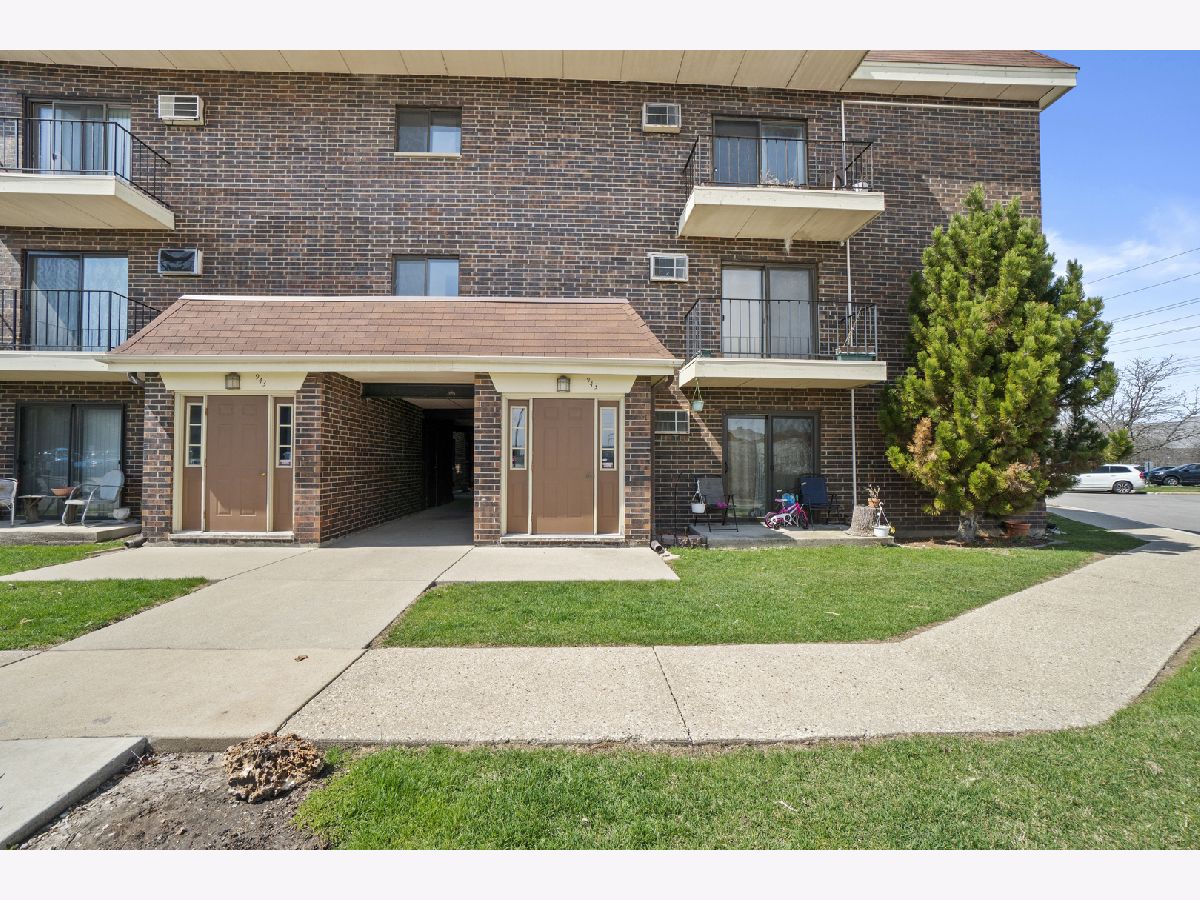 Condominiums Sold Kings Point Condos Addison Illinois, 943 Rohlwing