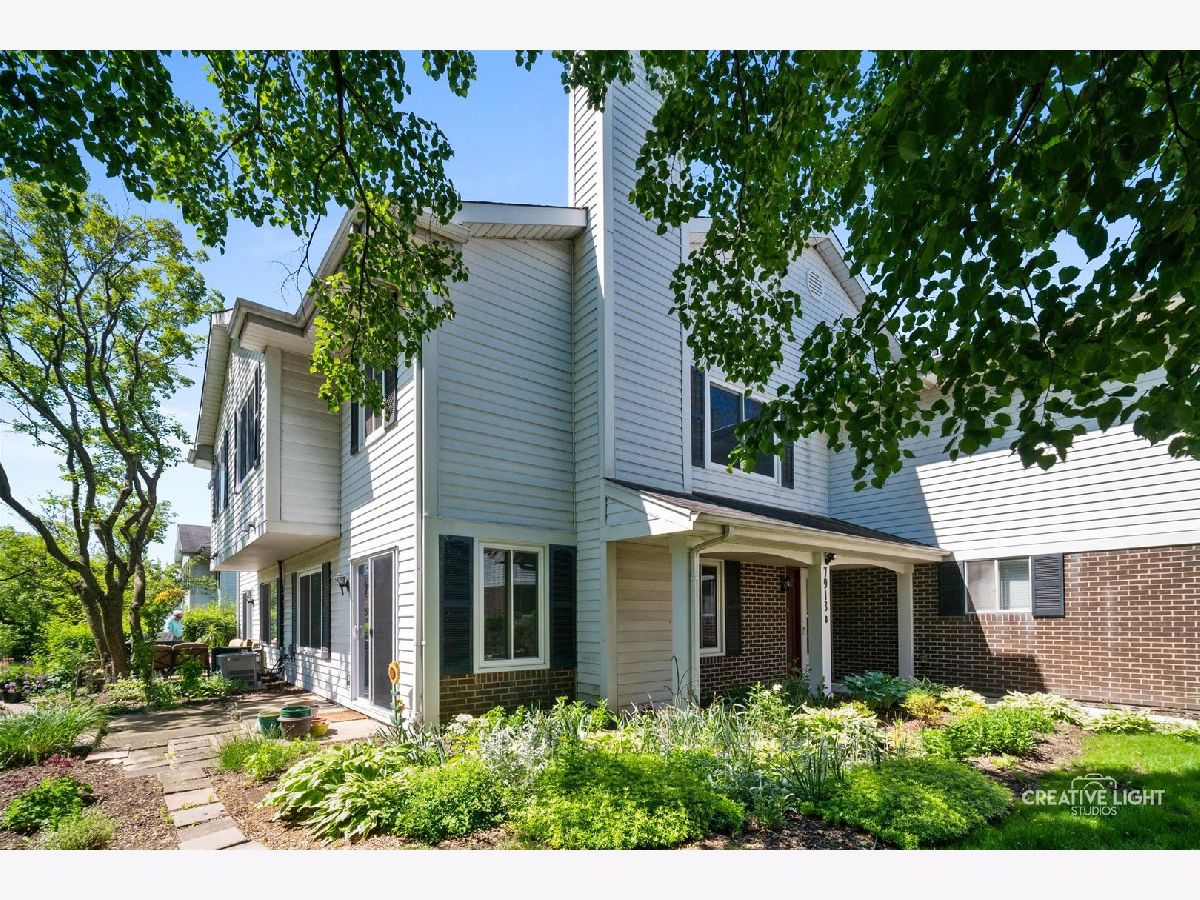 Townhomes & Condos Sold Devonshire Darien Illinois, 7913 Knottingham