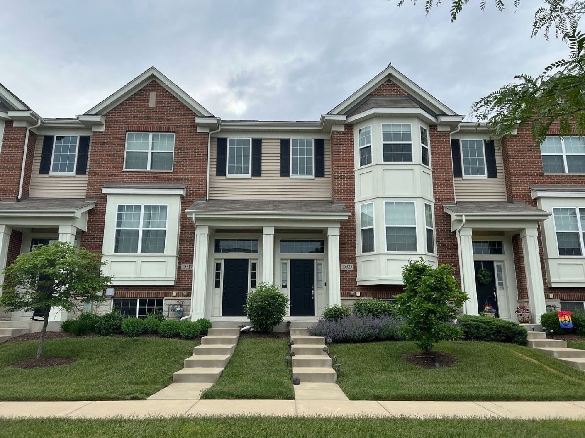 Townhomes Rented Sheffield Square Orland Park Illinois, 15325 Sheffield Square