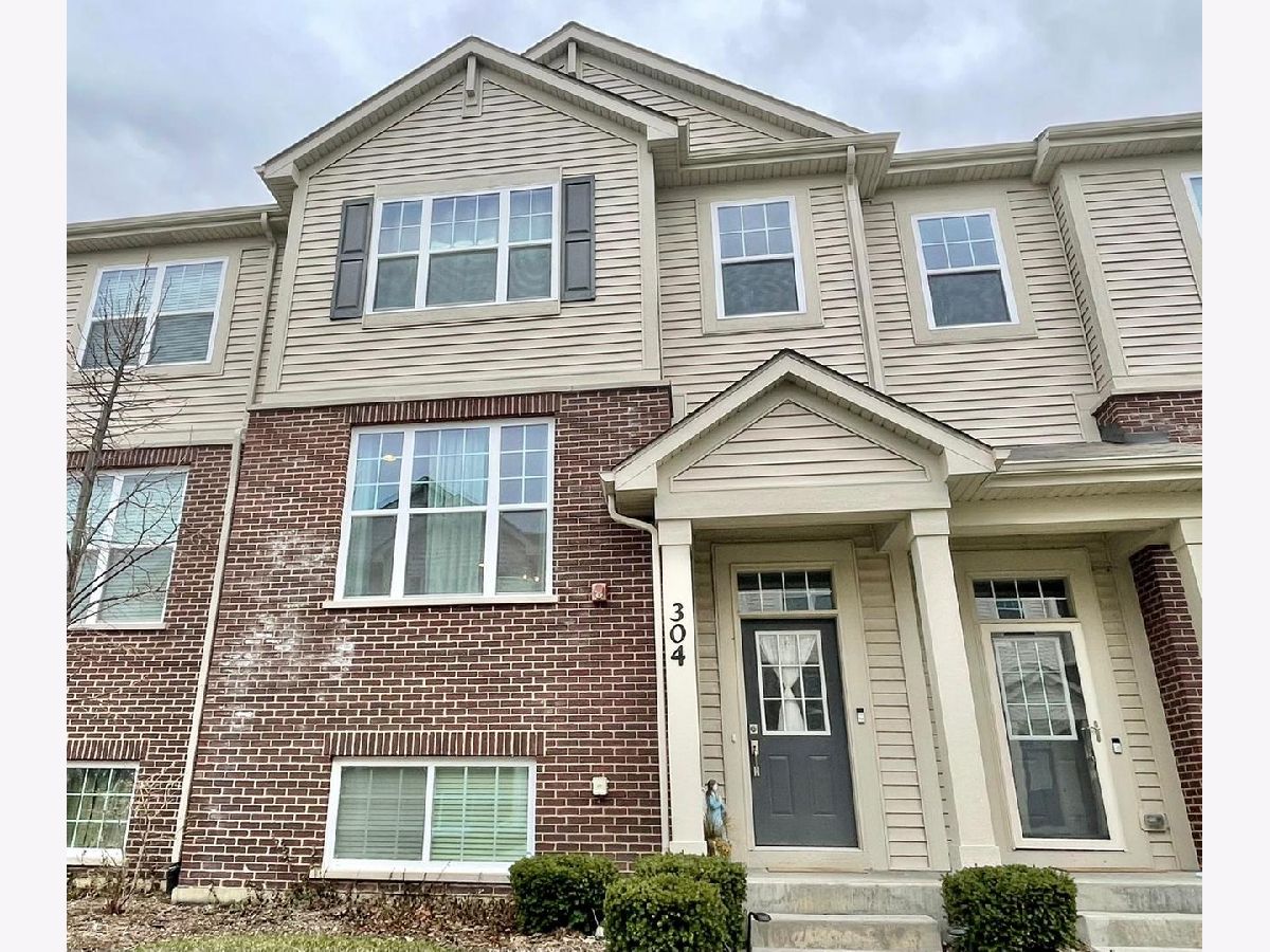 Condos & Townhomes Rented Lexington Crossing Rolling Meadows Illinois, 304 Lexington