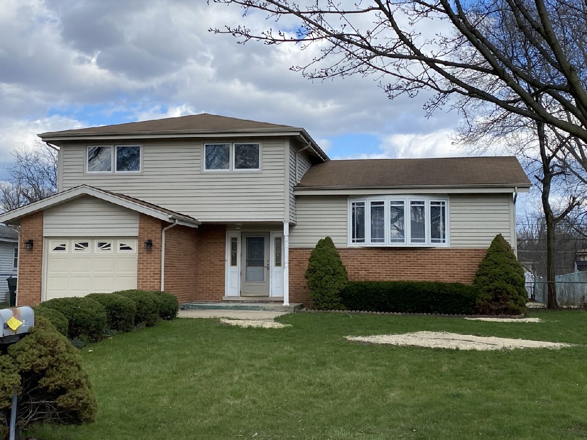 Homes Rented Coachlight Manor Mount Prospect Illinois, 1403 Sauk