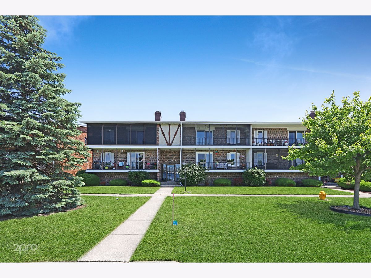 Condominiums Sold Moraine Valley Villas Palos Hills Illinois, 11323 Roberts