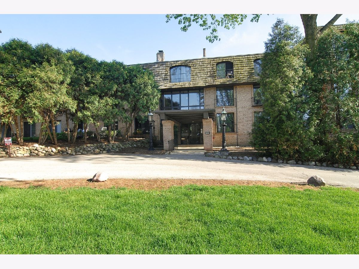 Condos & Townhomes Rented Arbors At Barrington Barrington Illinois, 600 Russell