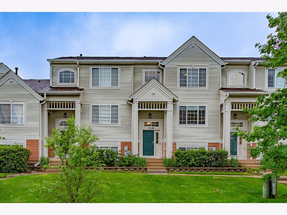 Townhomes & Condos & Homes Rented Cambria Cary Illinois, 1343 New Haven