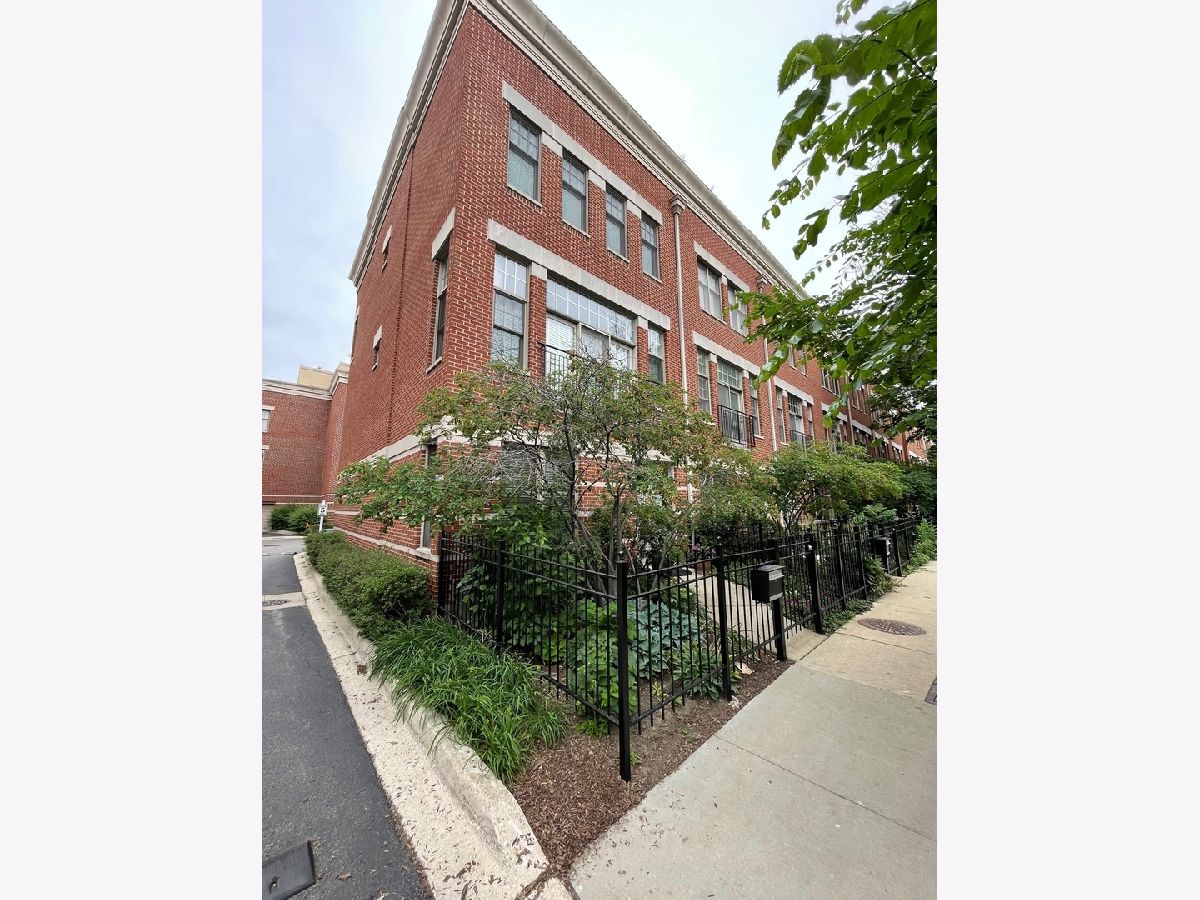 Condos & Townhomes Sold St. John's Park Chicago Illinois, 1074 Fry