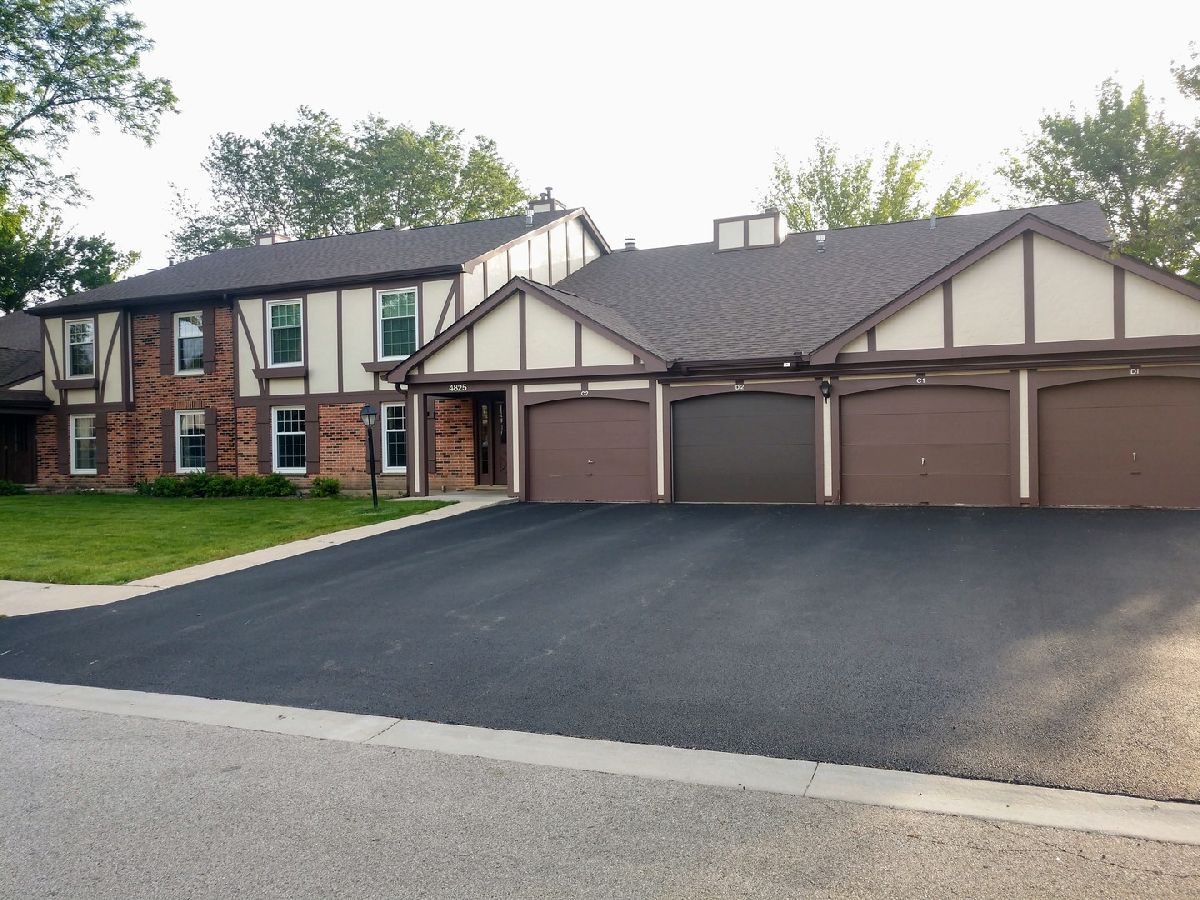 Condominiums & Homes Sold Willow Bend Rolling Meadows Illinois, 4825 Kimball Hill