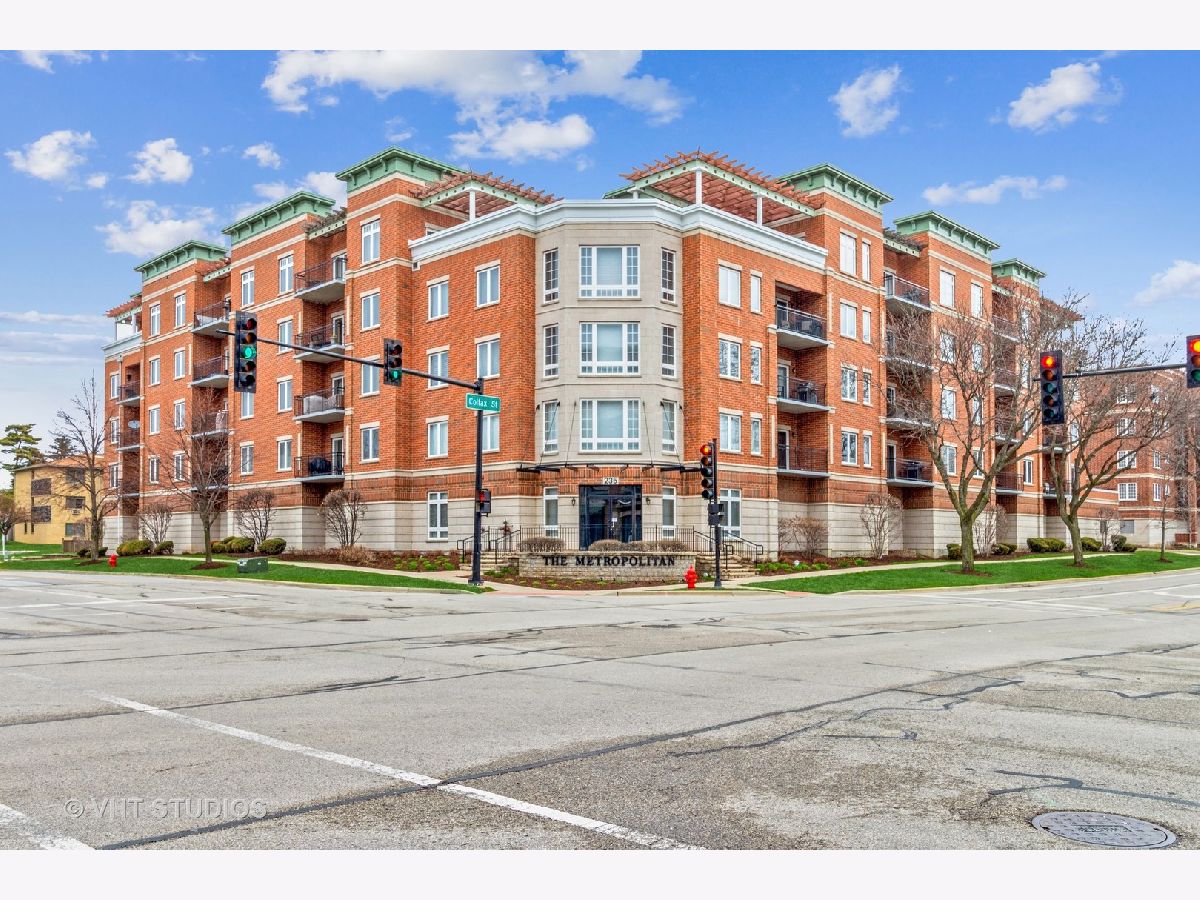 Condominiums Sold The Metropolitan Palatine Illinois, 235 Smith