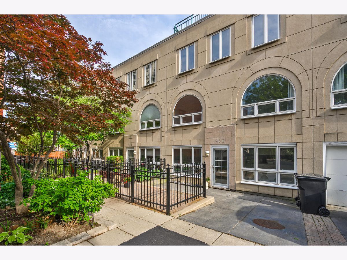 Townhomes Sold Newgate Square Chicago Illinois, 1315 Plymouth