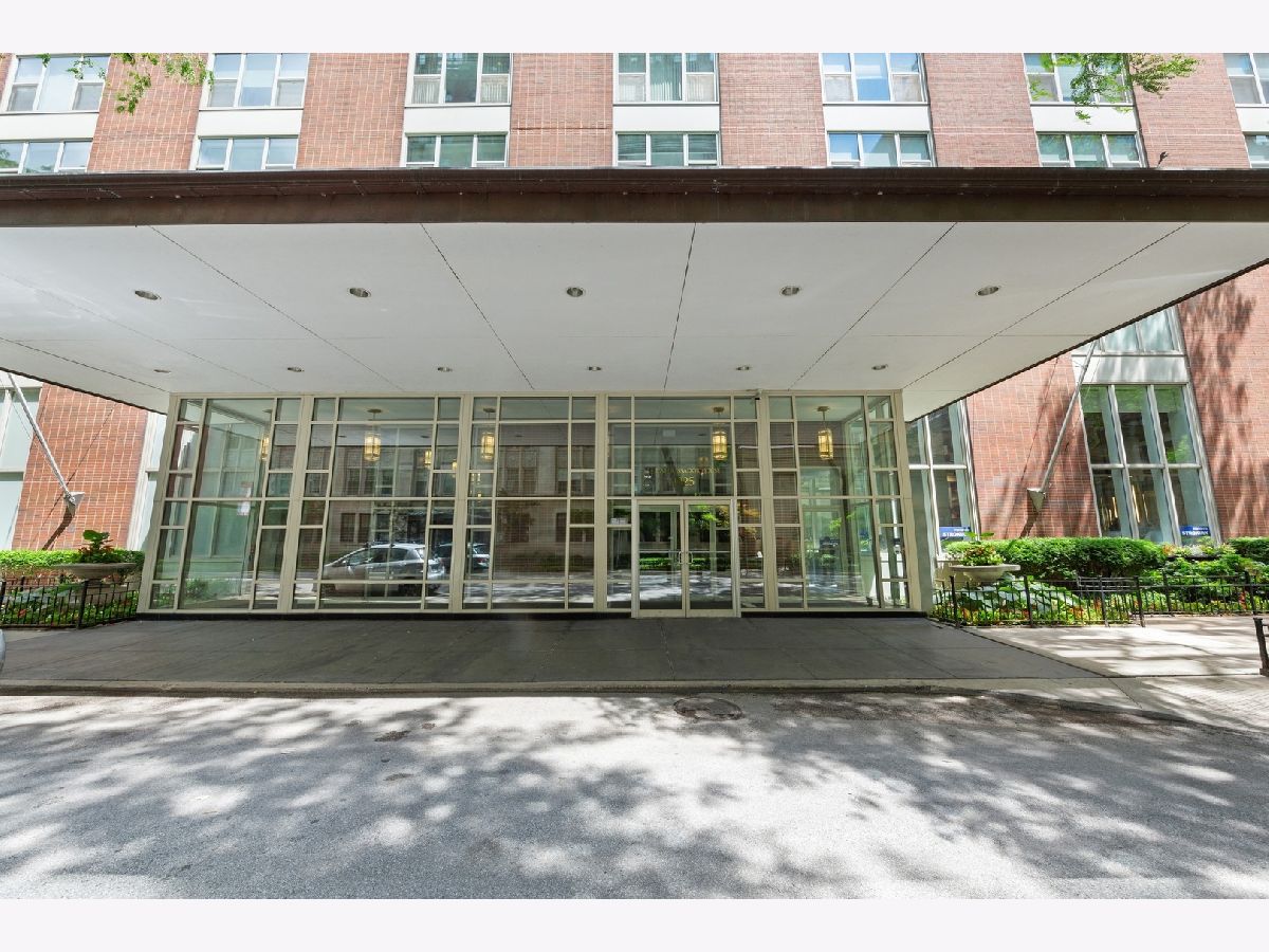 Condominiums Sold Ambassador House Chicago Illinois, 1325 State