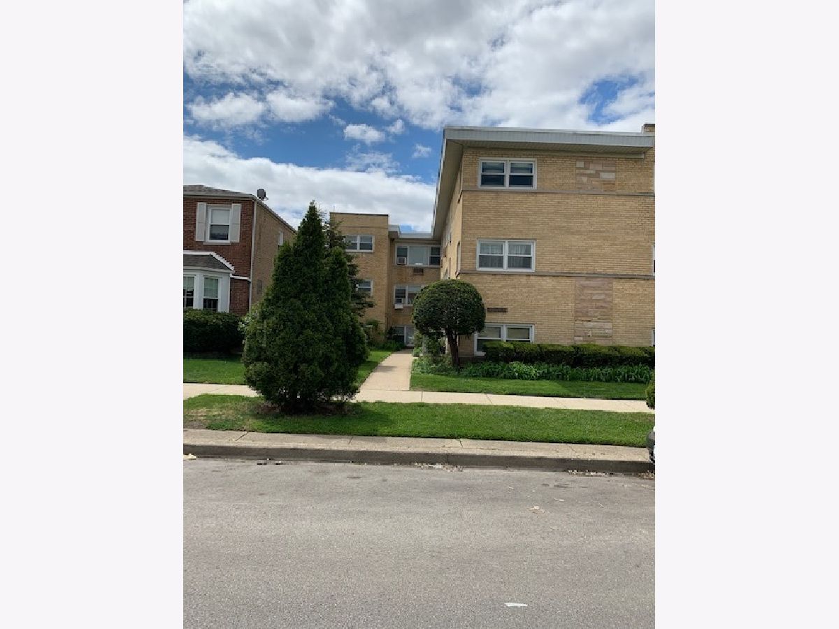 Homes & Condos & Townhomes Rented Budlong Woods Chicago Illinois, 2649 Summerdale