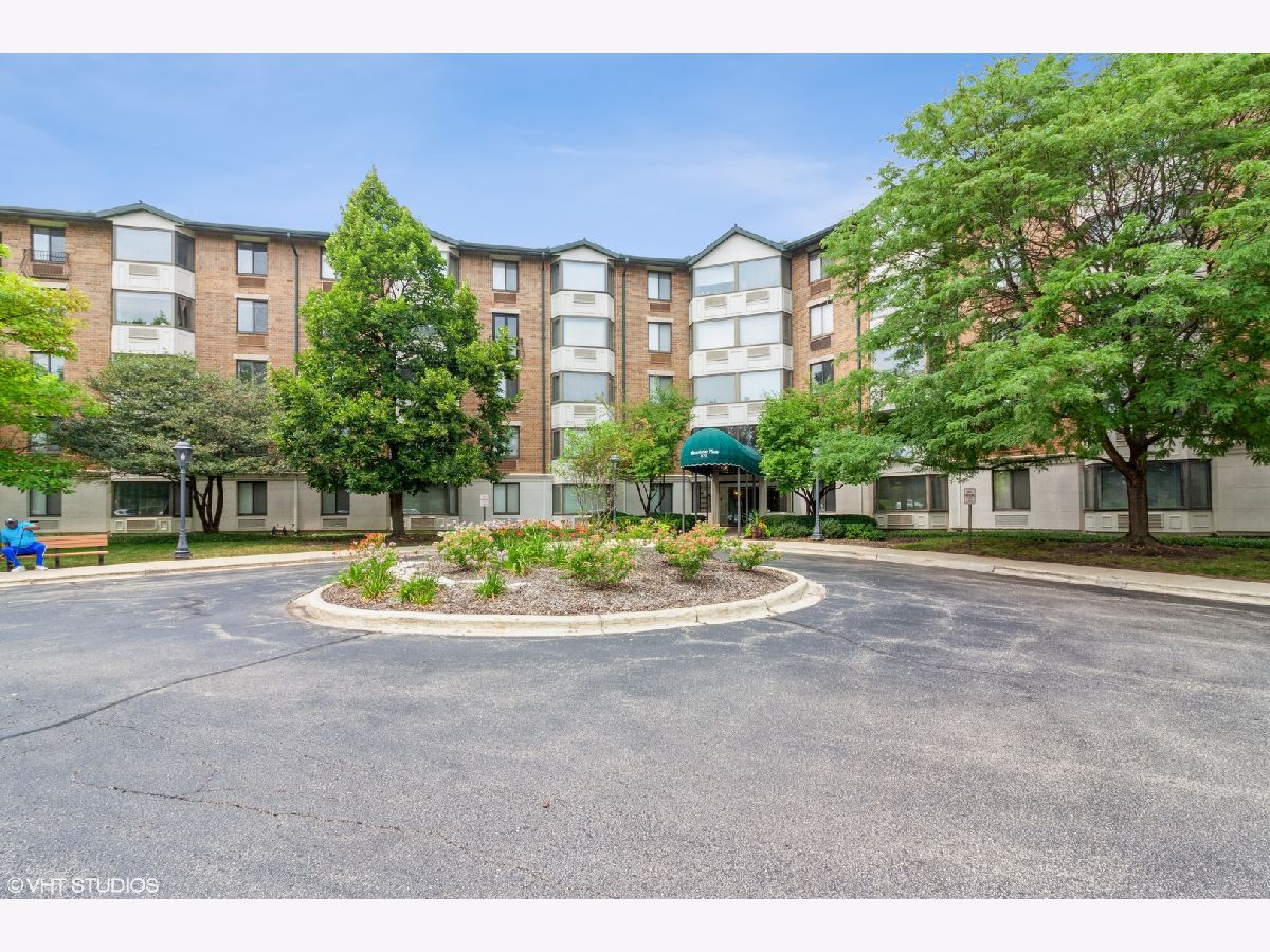 Condominiums Rented Greenbriar Place Glen Ellyn Illinois, 470 Fawell