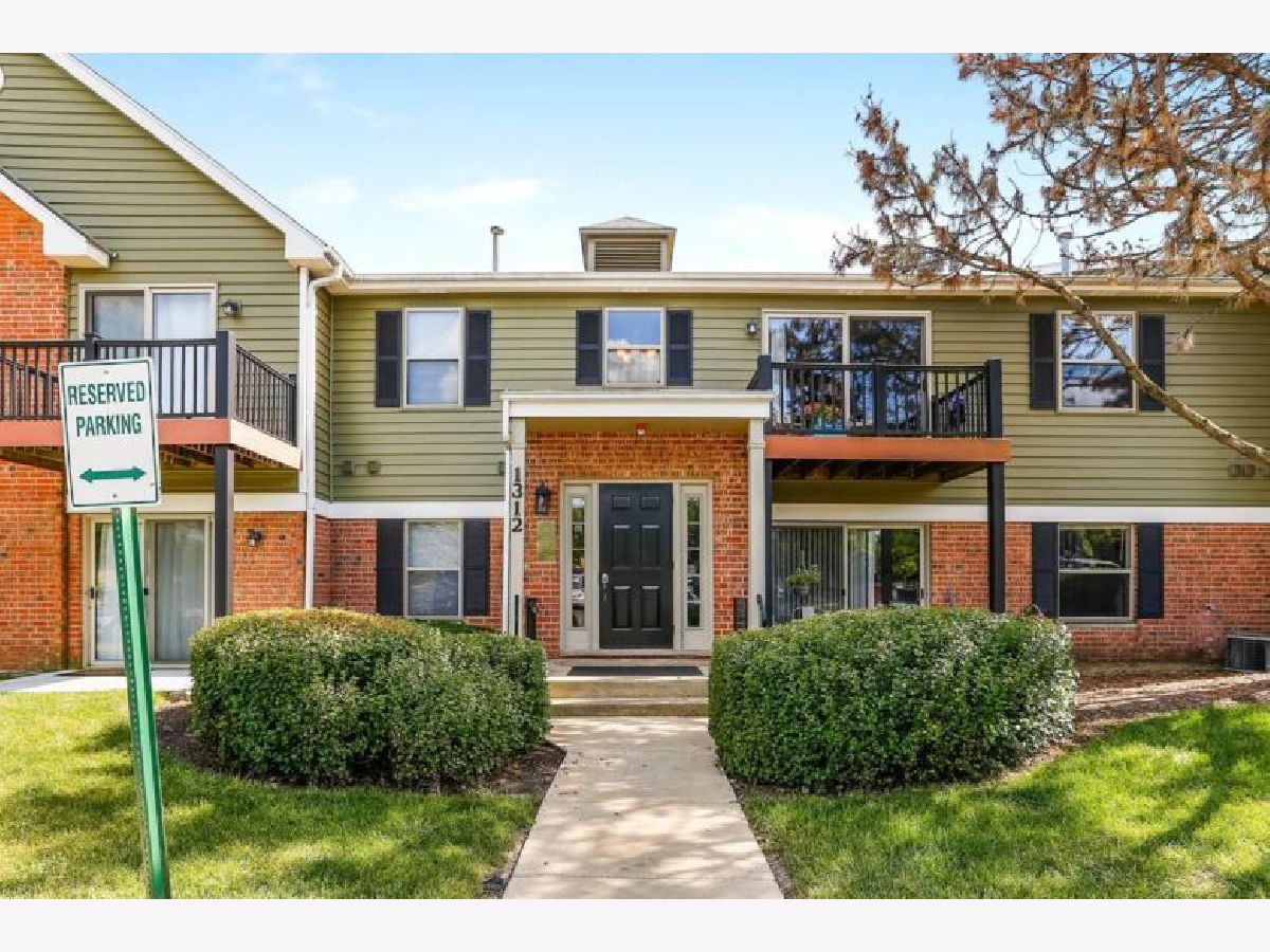Condominiums Rented Chantecleer Lakes Naperville Illinois, 1569 Raymond