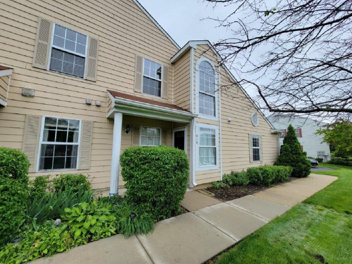 Manors Of Oak Knoll Streamwood IL, Townhomes & Condos & Homes For Sale