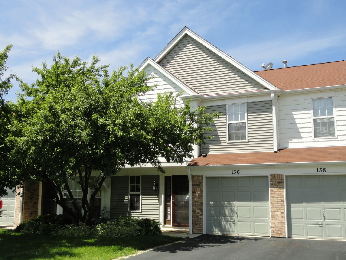 Townhomes Rented Tiffany Place Streamwood Illinois, 136 Shagbark