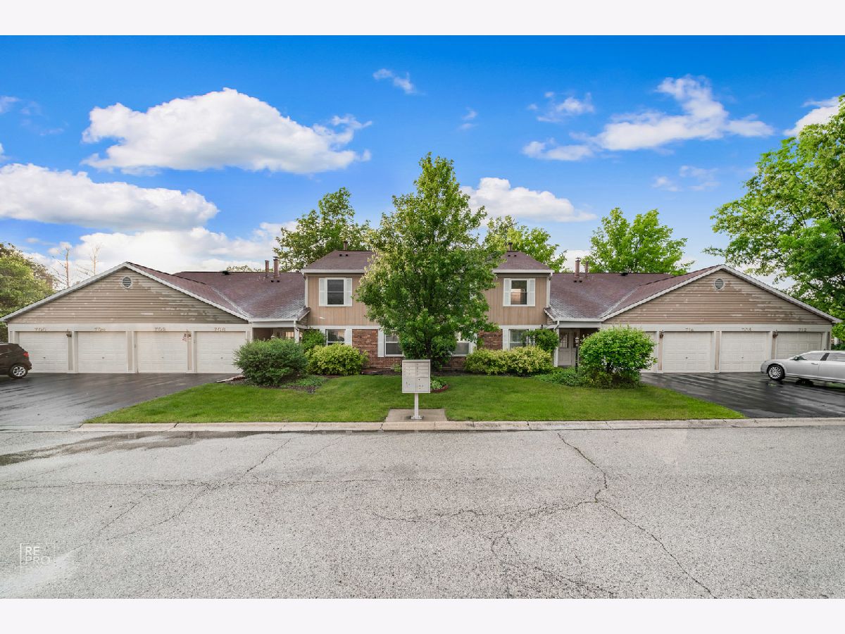 Condominiums Rented Deer Run Palatine Illinois, 710 Deer Run