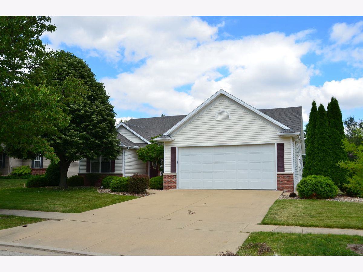 Homes & Condos & Townhomes Sold Sapphire Lake Bloomington Illinois, 1417 Norma