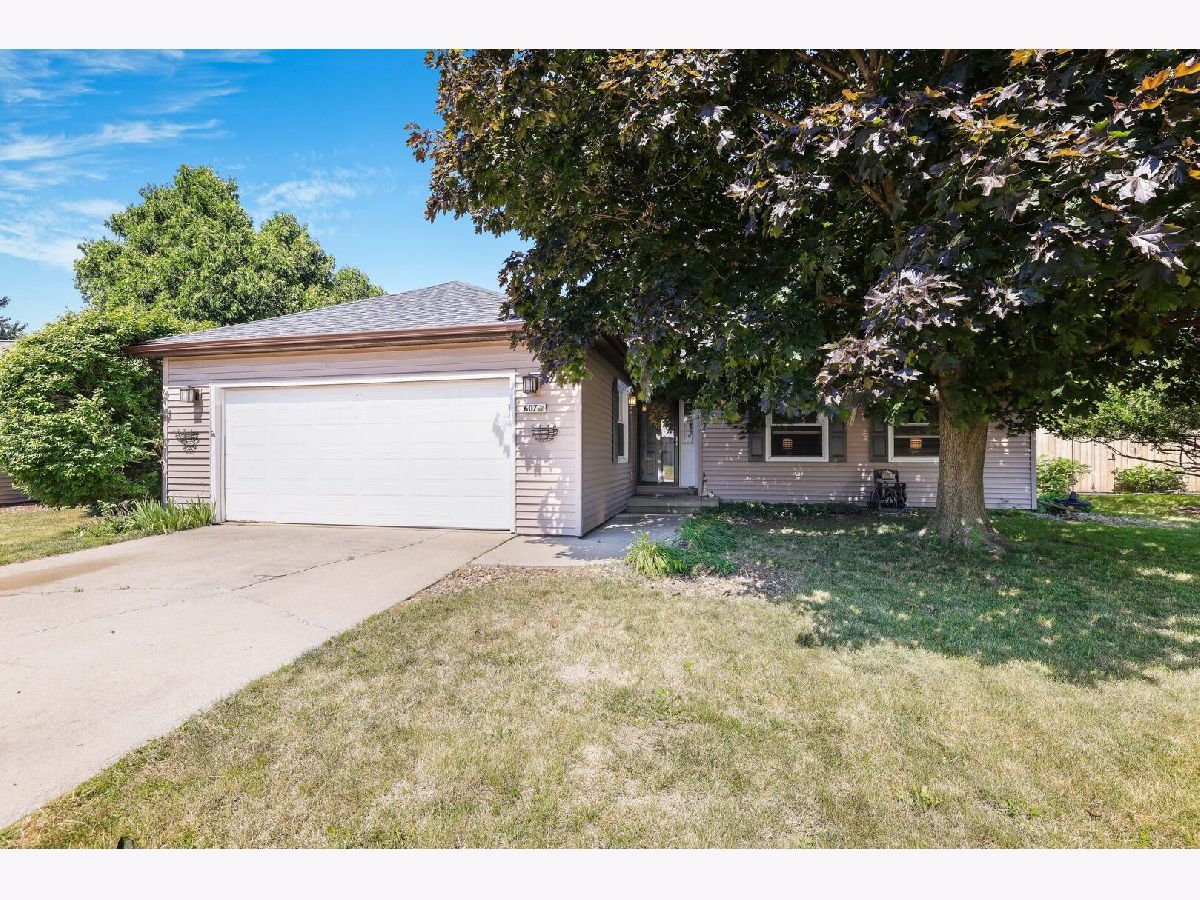 Homes & Condos & Townhomes Sold Westlake Champaign Illinois, 607 Creve Coeur