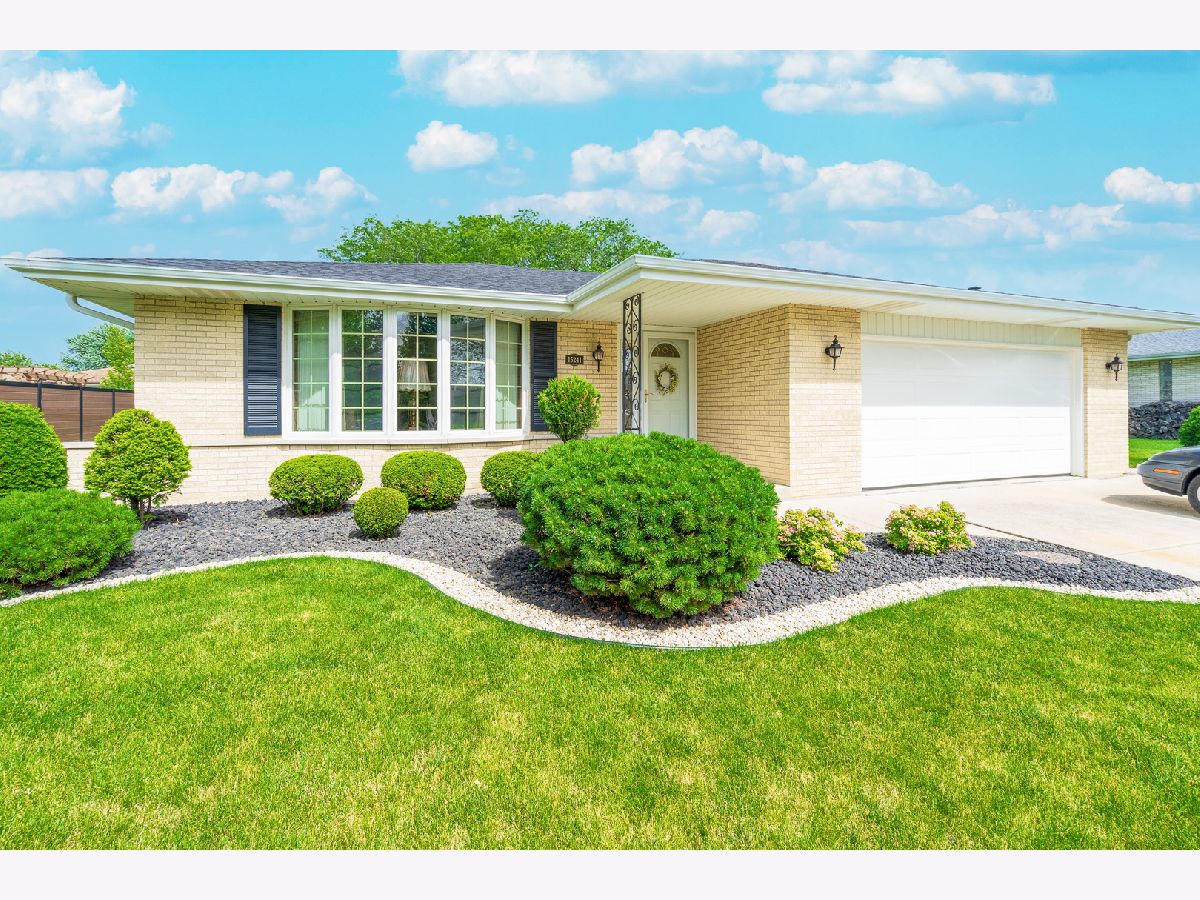 Condos & Townhomes & Homes Sold Golfview Estates Orland Park Illinois, 15241 Sunset Ridge