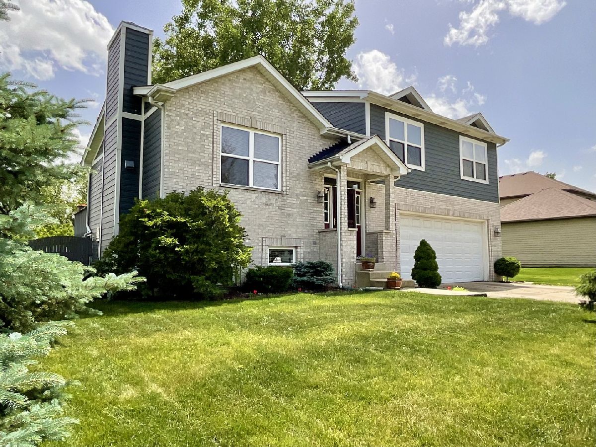 Homes & Condos & Townhomes Sold Country Squire Aurora Illinois, 1089 Lisa