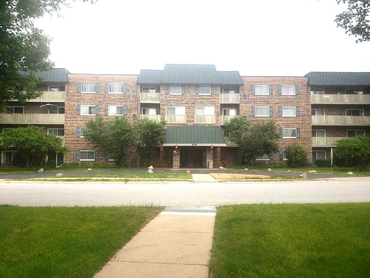 Condominiums Sold 12 Oaks Elk Grove Village Illinois, 675 Grove