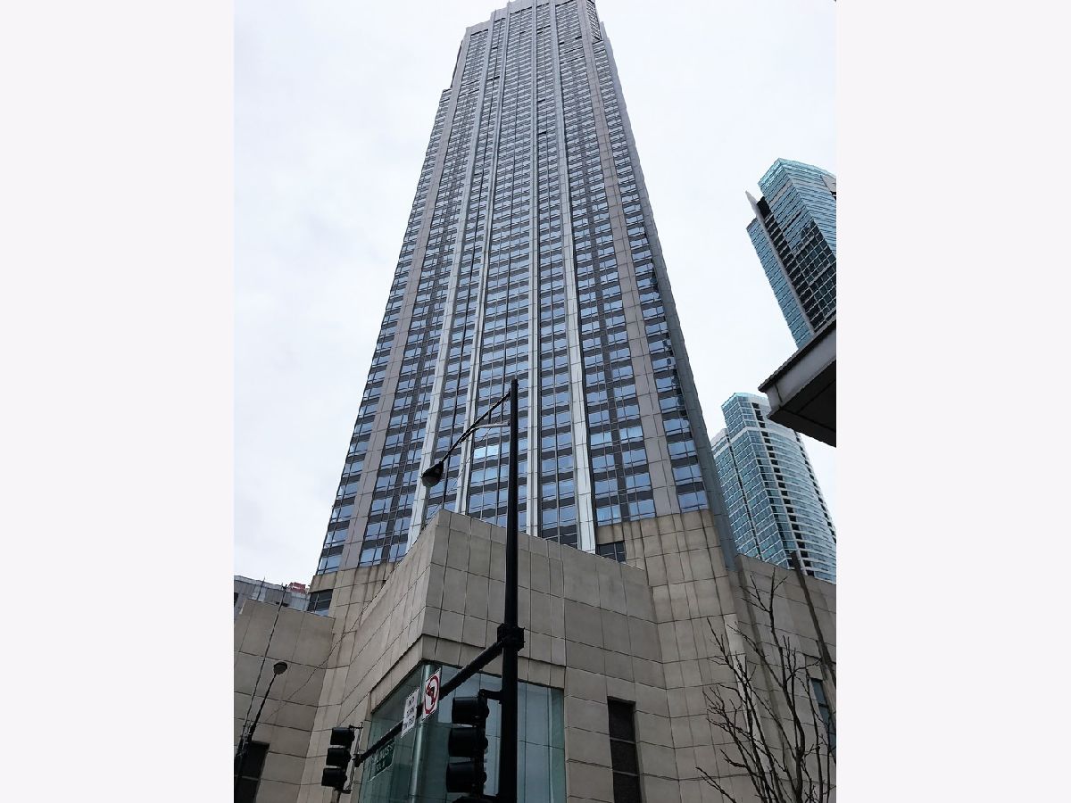 Condominiums Rented River East Chicago Illinois, 512 Mcclurg