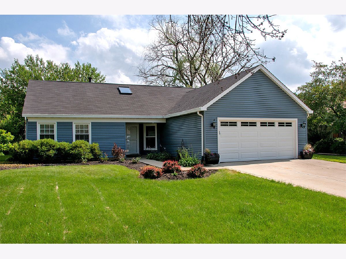 Homes Rented Scottdale Wheaton Illinois, 2138 Stirrup