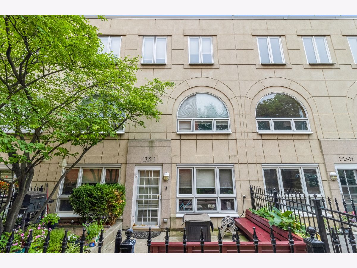 Townhomes Sold Newgate Square Chicago Illinois, 1315 Plymouth